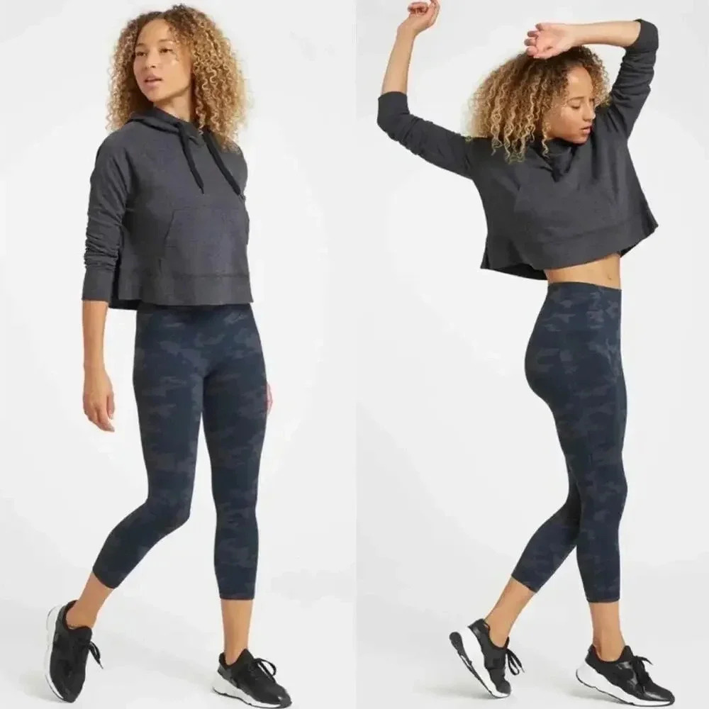 Spanx Look At Me Now Seamless Cropped Leggings‎ in Black Camo Size Large